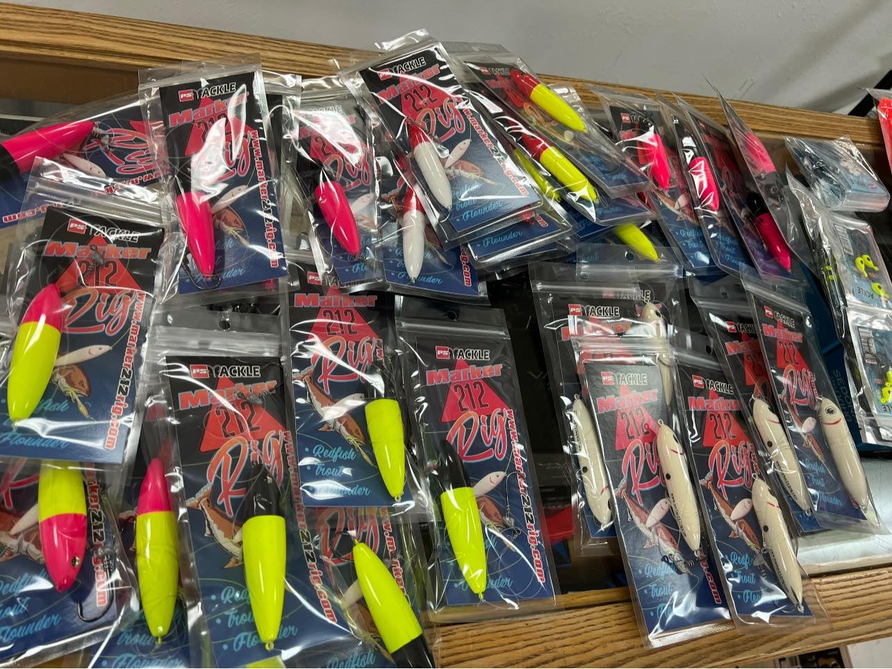MARKER 212 REGULAR SIZE (COLOR MAY VARY) | YOUR FISHING HEADQUARTERS